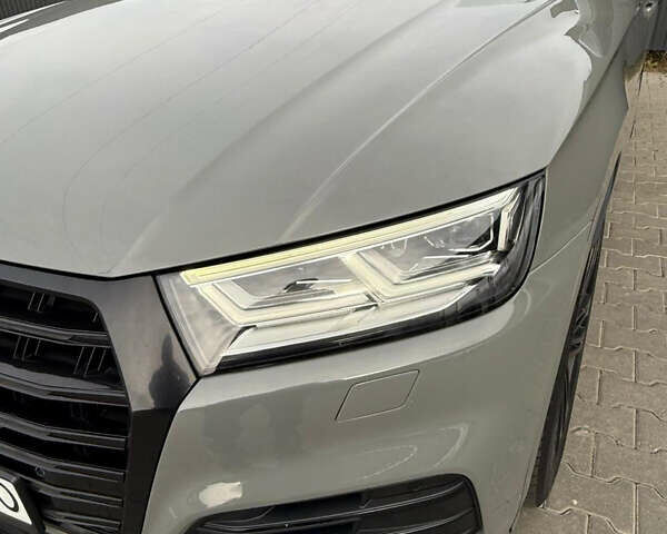 Сірий Ауді SQ5, об'ємом двигуна 3 л та пробігом 68 тис. км за 32800 $, фото 3 на Automoto.ua