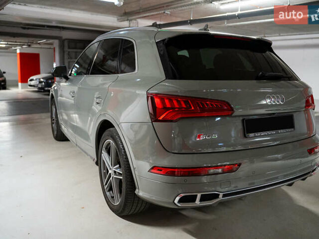 Сірий Ауді SQ5, об'ємом двигуна 3 л та пробігом 45 тис. км за 45980 $, фото 4 на Automoto.ua