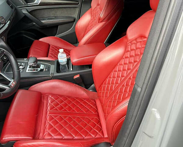 Сірий Ауді SQ5, об'ємом двигуна 3 л та пробігом 68 тис. км за 32800 $, фото 25 на Automoto.ua