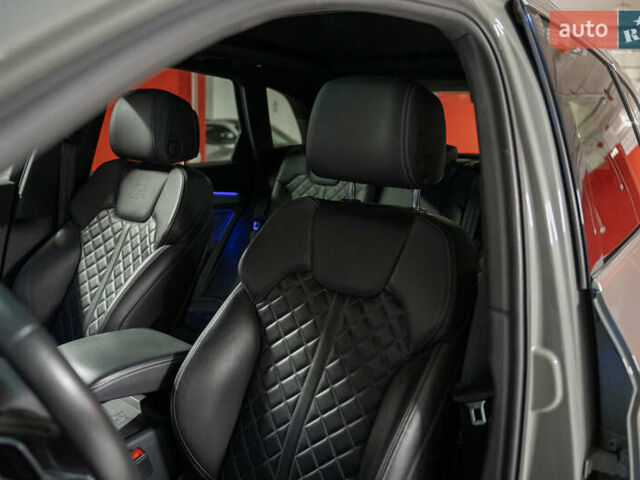 Сірий Ауді SQ5, об'ємом двигуна 3 л та пробігом 45 тис. км за 45980 $, фото 16 на Automoto.ua