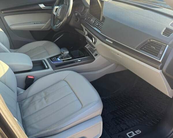 Серый Ауди SQ5, объемом двигателя 2 л и пробегом 63 тыс. км за 40500 $, фото 6 на Automoto.ua