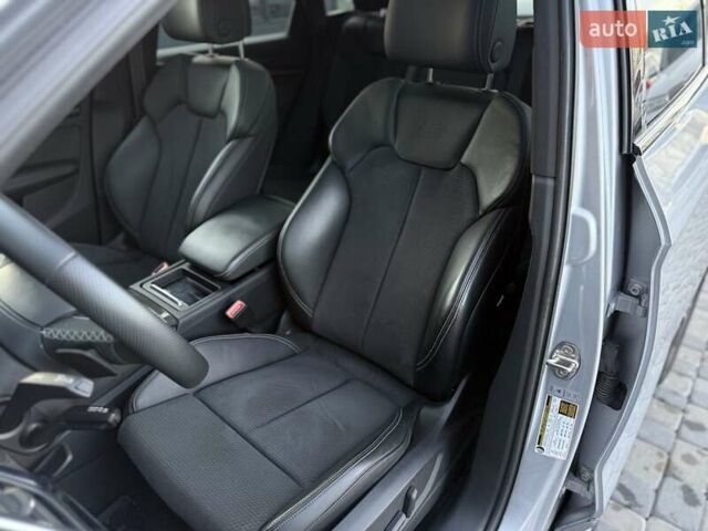 Сірий Ауді SQ5, об'ємом двигуна 3 л та пробігом 18 тис. км за 35500 $, фото 50 на Automoto.ua