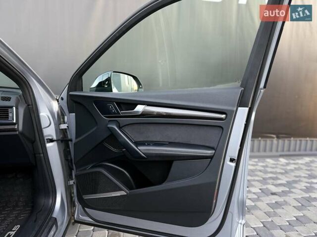 Сірий Ауді SQ5, об'ємом двигуна 3 л та пробігом 18 тис. км за 35500 $, фото 70 на Automoto.ua