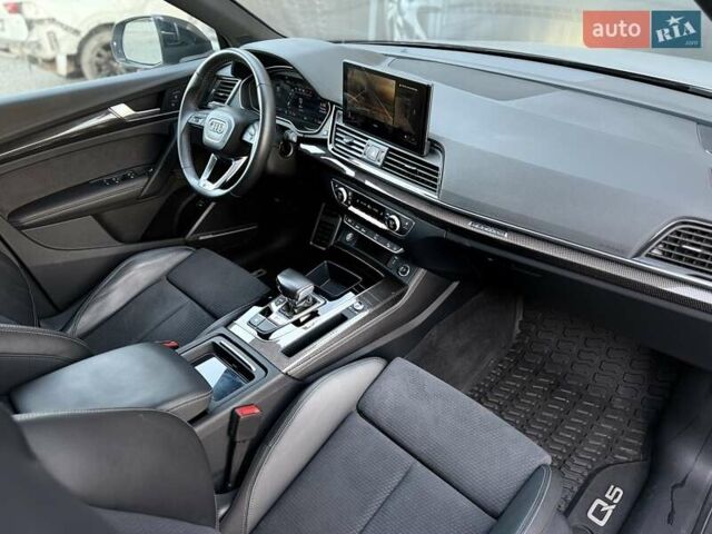 Сірий Ауді SQ5, об'ємом двигуна 3 л та пробігом 18 тис. км за 35500 $, фото 74 на Automoto.ua