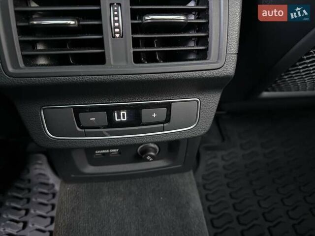 Сірий Ауді SQ5, об'ємом двигуна 3 л та пробігом 18 тис. км за 35500 $, фото 82 на Automoto.ua