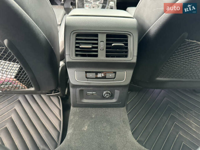 Синий Ауди SQ5, объемом двигателя 3 л и пробегом 76 тыс. км за 40900 $, фото 39 на Automoto.ua