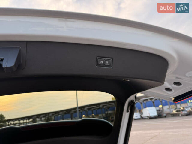 Белый Ауди SQ5 Sportback, объемом двигателя 3 л и пробегом 37 тыс. км за 52000 $, фото 22 на Automoto.ua