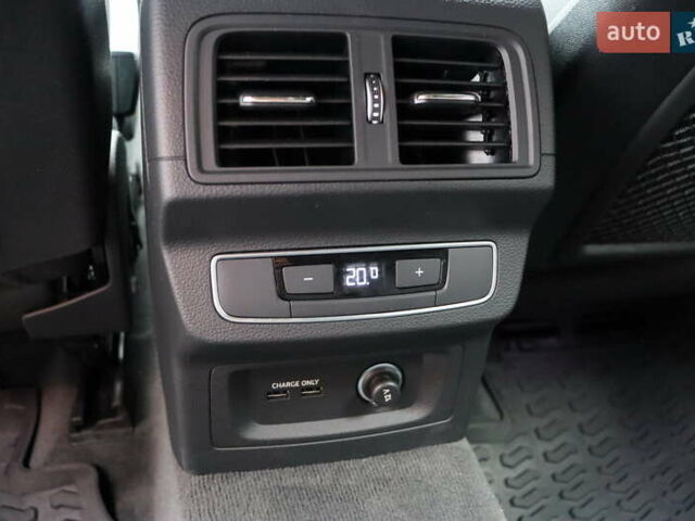 Серый Ауди SQ5 Sportback, объемом двигателя 3 л и пробегом 67 тыс. км за 54900 $, фото 44 на Automoto.ua