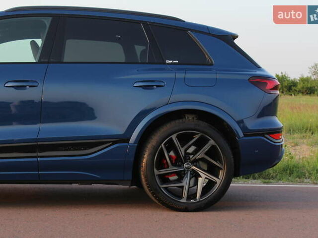 Синий Ауди SQ6 e-tron, объемом двигателя 0 л и пробегом 5 тыс. км за 92800 $, фото 3 на Automoto.ua