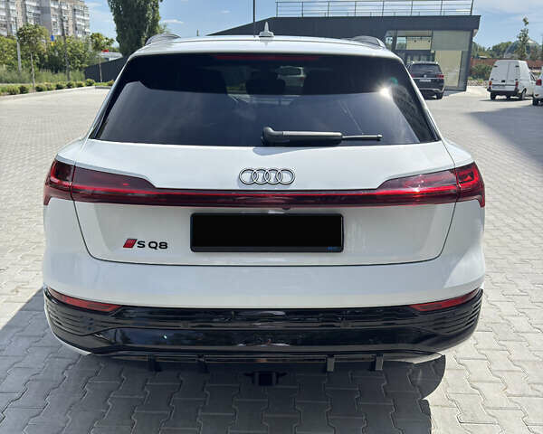 Білий Ауді SQ8 e-tron, об'ємом двигуна 0 л та пробігом 11 тис. км за 68000 $, фото 6 на Automoto.ua