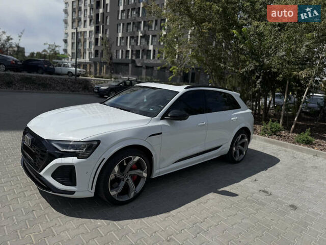 Білий Ауді SQ8 e-tron, об'ємом двигуна 0 л та пробігом 11 тис. км за 68000 $, фото 3 на Automoto.ua