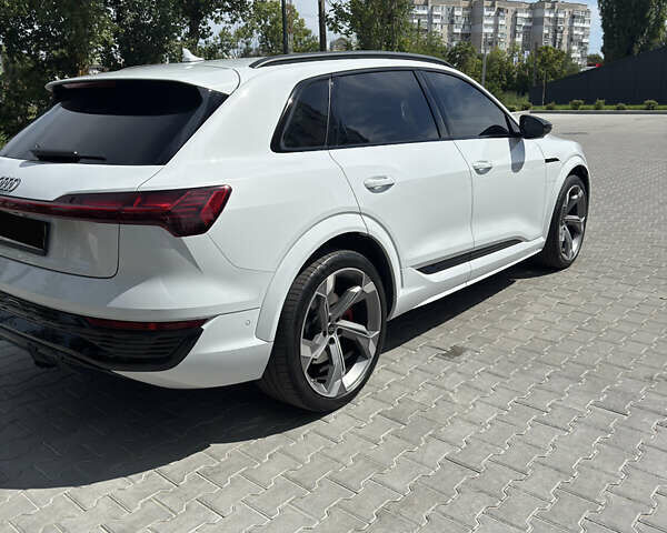 Білий Ауді SQ8 e-tron, об'ємом двигуна 0 л та пробігом 11 тис. км за 68000 $, фото 7 на Automoto.ua
