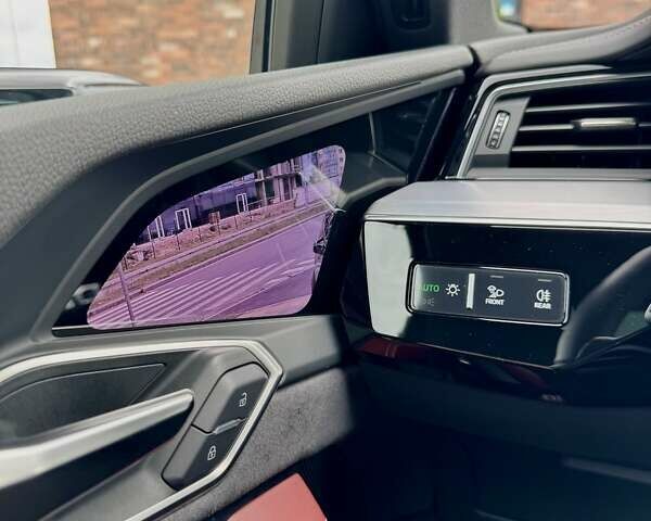 Черный Ауди SQ8 e-tron, объемом двигателя 0 л и пробегом 18 тыс. км за 73500 $, фото 25 на Automoto.ua