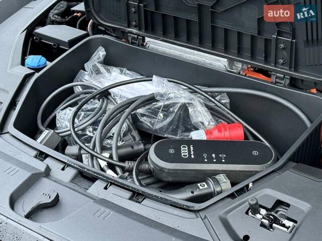 Черный Ауди SQ8 e-tron, объемом двигателя 0 л и пробегом 28 тыс. км за 68000 $, фото 23 на Automoto.ua