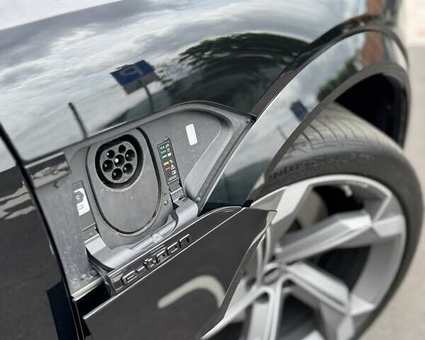Черный Ауди SQ8 e-tron, объемом двигателя 0 л и пробегом 18 тыс. км за 73500 $, фото 19 на Automoto.ua