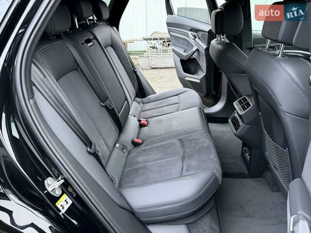 Черный Ауди SQ8 e-tron, объемом двигателя 0 л и пробегом 28 тыс. км за 68000 $, фото 66 на Automoto.ua
