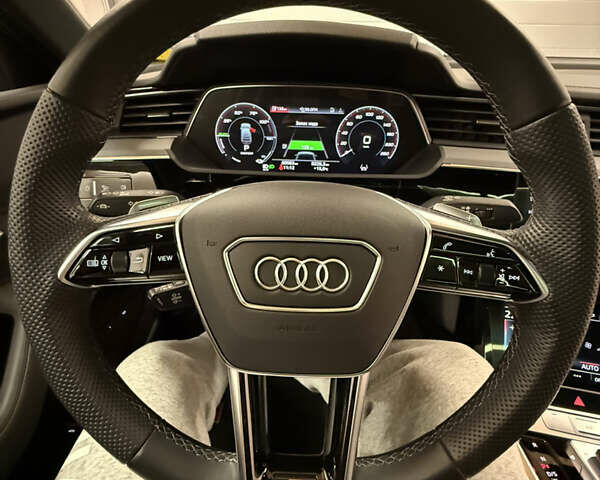 Белый Ауди SQ8 Sportback e-tron, объемом двигателя 0 л и пробегом 60 тыс. км за 83500 $, фото 20 на Automoto.ua