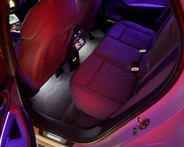 Белый Ауди SQ8 Sportback e-tron, объемом двигателя 0 л и пробегом 60 тыс. км за 83500 $, фото 25 на Automoto.ua