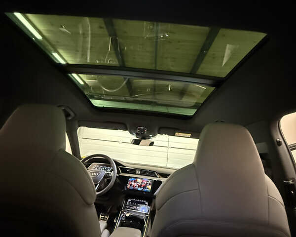 Белый Ауди SQ8 Sportback e-tron, объемом двигателя 0 л и пробегом 60 тыс. км за 83500 $, фото 15 на Automoto.ua