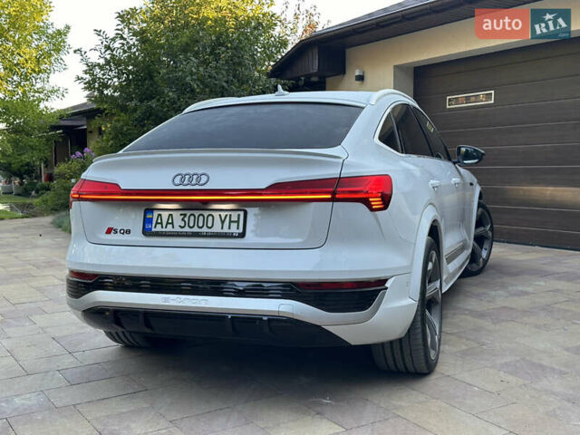 Белый Ауди SQ8 Sportback e-tron, объемом двигателя 0 л и пробегом 60 тыс. км за 85000 $, фото 4 на Automoto.ua