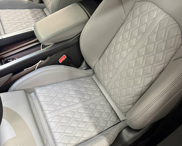 Белый Ауди SQ8 Sportback e-tron, объемом двигателя 0 л и пробегом 60 тыс. км за 85000 $, фото 15 на Automoto.ua