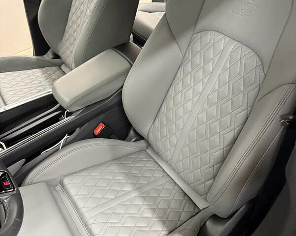 Белый Ауди SQ8 Sportback e-tron, объемом двигателя 0 л и пробегом 60 тыс. км за 83500 $, фото 10 на Automoto.ua