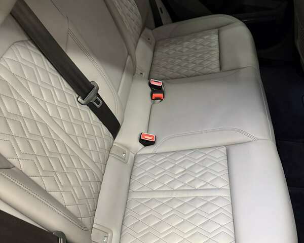 Белый Ауди SQ8 Sportback e-tron, объемом двигателя 0 л и пробегом 60 тыс. км за 83500 $, фото 16 на Automoto.ua