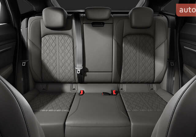 Красный Ауди SQ8 Sportback e-tron, объемом двигателя 0 л и пробегом 27 тыс. км за 72000 $, фото 16 на Automoto.ua