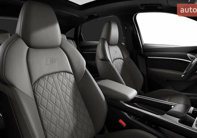 Красный Ауди SQ8 Sportback e-tron, объемом двигателя 0 л и пробегом 27 тыс. км за 72000 $, фото 15 на Automoto.ua