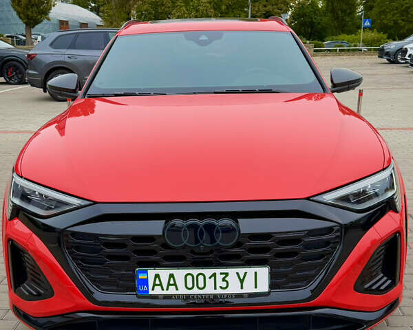 Красный Ауди SQ8 Sportback e-tron, объемом двигателя 0 л и пробегом 27 тыс. км за 72000 $, фото 5 на Automoto.ua