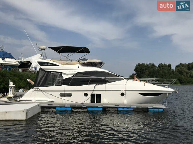 Белый Азимут Флайбридж-Рендж, объемом двигателя 5.9 л и пробегом 1 тыс. км за 285000 $, фото 5 на Automoto.ua