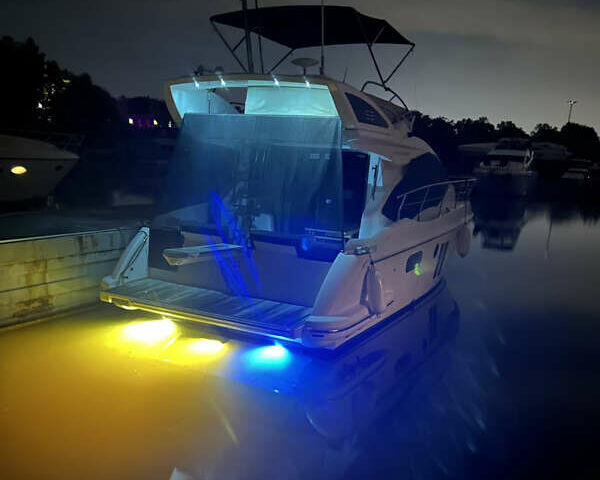 Белый Азимут Флайбридж-Рендж, объемом двигателя 5.9 л и пробегом 1 тыс. км за 285000 $, фото 15 на Automoto.ua