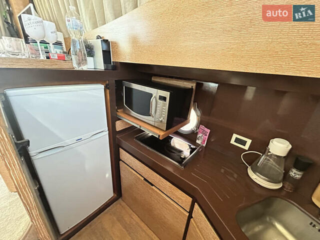 Белый Азимут Флайбридж-Рендж, объемом двигателя 5.9 л и пробегом 1 тыс. км за 285000 $, фото 45 на Automoto.ua