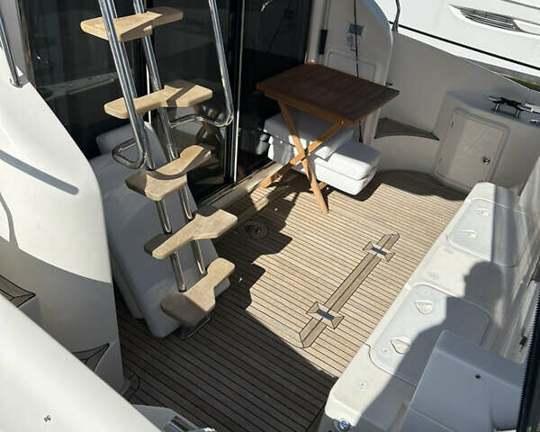 Белый Азимут Флайбридж-Рендж, объемом двигателя 5.9 л и пробегом 1 тыс. км за 285000 $, фото 35 на Automoto.ua