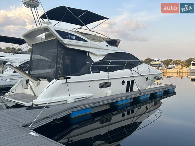 Белый Азимут Флайбридж-Рендж, объемом двигателя 5.9 л и пробегом 1 тыс. км за 285000 $, фото 12 на Automoto.ua