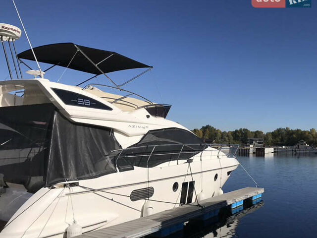 Белый Азимут Флайбридж-Рендж, объемом двигателя 5.9 л и пробегом 1 тыс. км за 285000 $, фото 9 на Automoto.ua