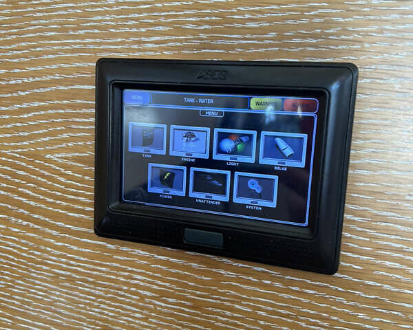 Белый Азимут Флайбридж-Рендж, объемом двигателя 5.9 л и пробегом 1 тыс. км за 285000 $, фото 42 на Automoto.ua