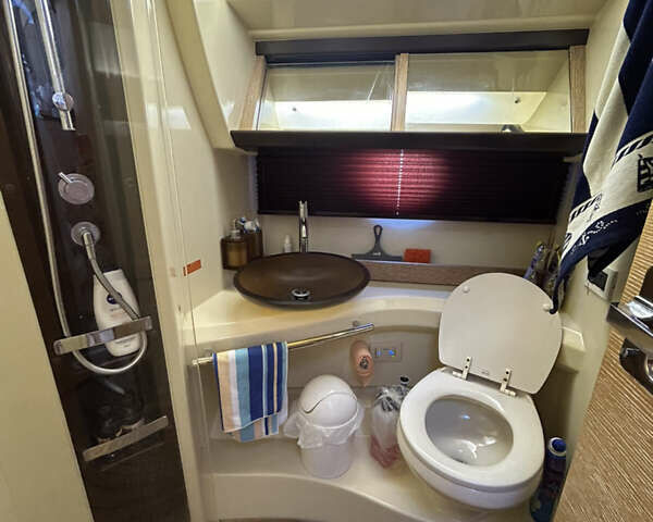 Белый Азимут Флайбридж-Рендж, объемом двигателя 5.9 л и пробегом 1 тыс. км за 285000 $, фото 64 на Automoto.ua