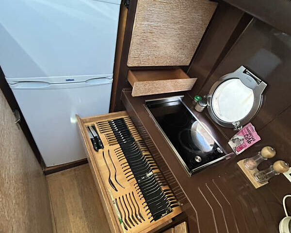 Белый Азимут Флайбридж-Рендж, объемом двигателя 5.9 л и пробегом 1 тыс. км за 285000 $, фото 46 на Automoto.ua