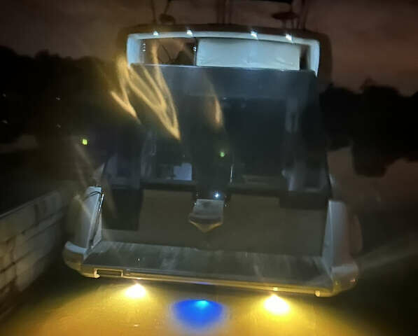 Белый Азимут Флайбридж-Рендж, объемом двигателя 5.9 л и пробегом 1 тыс. км за 285000 $, фото 17 на Automoto.ua