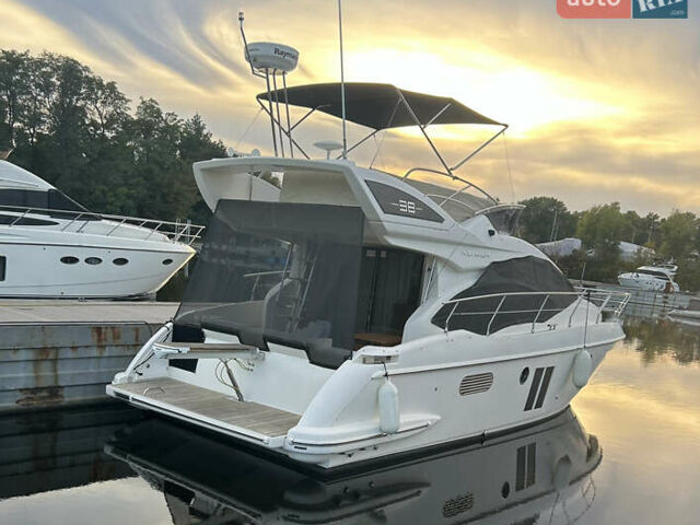 Белый Азимут Флайбридж-Рендж, объемом двигателя 5.9 л и пробегом 1 тыс. км за 285000 $, фото 1 на Automoto.ua