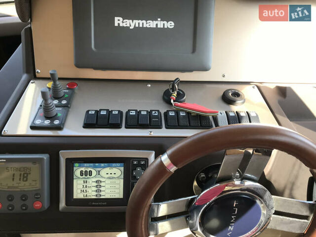 Белый Азимут Флайбридж-Рендж, объемом двигателя 5.9 л и пробегом 1 тыс. км за 285000 $, фото 71 на Automoto.ua