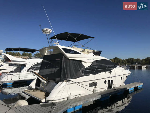 Белый Азимут Флайбридж-Рендж, объемом двигателя 5.9 л и пробегом 1 тыс. км за 285000 $, фото 3 на Automoto.ua