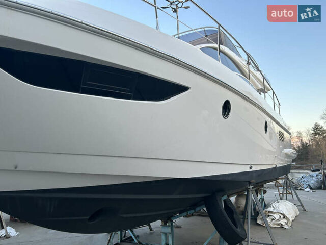 Белый Азимут Флайбридж-Рендж, объемом двигателя 5.9 л и пробегом 1 тыс. км за 285000 $, фото 19 на Automoto.ua