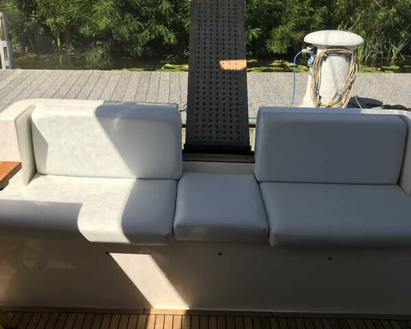 Белый Азимут Флайбридж-Рендж, объемом двигателя 5.9 л и пробегом 1 тыс. км за 285000 $, фото 37 на Automoto.ua