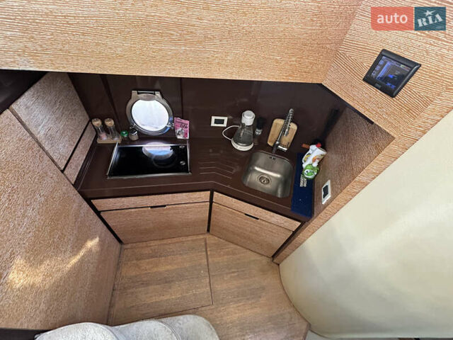 Белый Азимут Флайбридж-Рендж, объемом двигателя 5.9 л и пробегом 1 тыс. км за 285000 $, фото 43 на Automoto.ua
