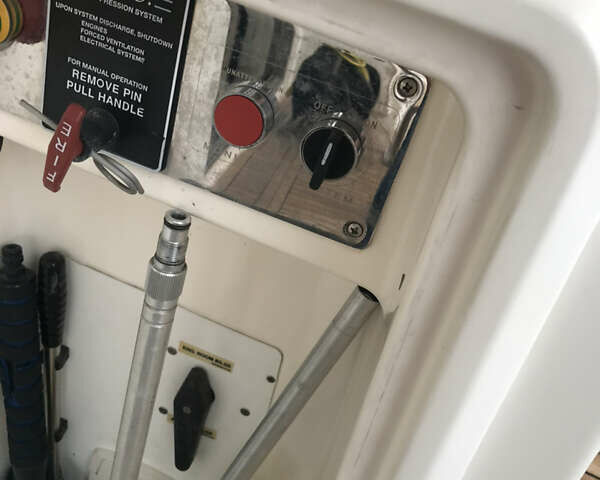 Белый Азимут Флайбридж-Рендж, объемом двигателя 5.9 л и пробегом 1 тыс. км за 285000 $, фото 75 на Automoto.ua