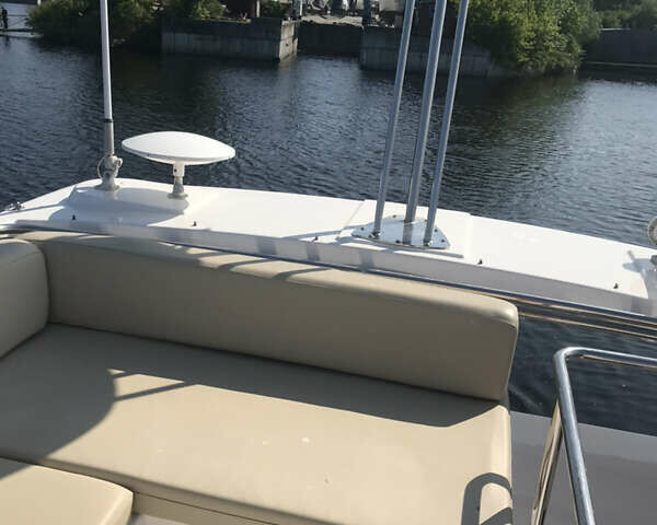 Белый Азимут Флайбридж-Рендж, объемом двигателя 5.9 л и пробегом 1 тыс. км за 285000 $, фото 34 на Automoto.ua