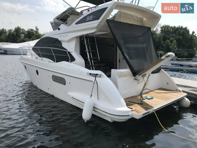 Белый Азимут Флайбридж-Рендж, объемом двигателя 5.9 л и пробегом 1 тыс. км за 285000 $, фото 6 на Automoto.ua