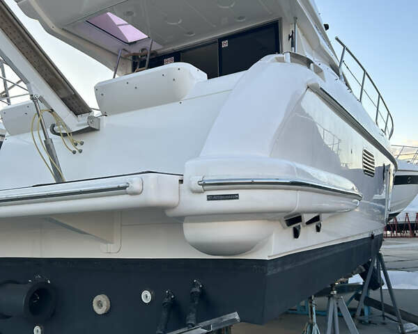 Белый Азимут Флайбридж-Рендж, объемом двигателя 5.9 л и пробегом 1 тыс. км за 285000 $, фото 25 на Automoto.ua